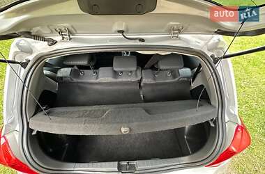 Хетчбек Toyota Yaris 2010 в 