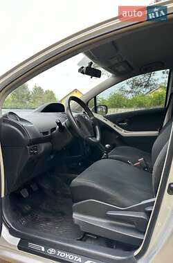 Хетчбек Toyota Yaris 2010 в 