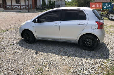 Хэтчбек Toyota Yaris 2007 в 