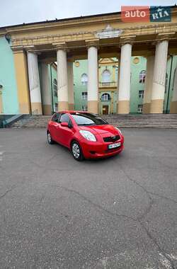 Хетчбек Toyota Yaris 2008 в 