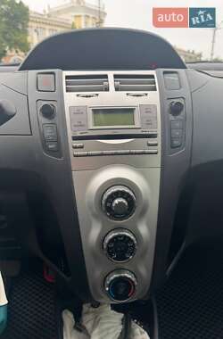 Хетчбек Toyota Yaris 2008 в 