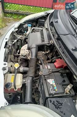 Хэтчбек Toyota Yaris 2006 в 