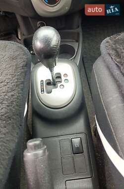 Хэтчбек Toyota Yaris 2006 в 