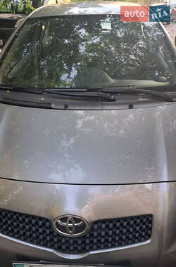 Хэтчбек Toyota Yaris 2007 в Днепре