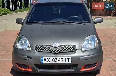 Хэтчбек Toyota Yaris 2004 в 