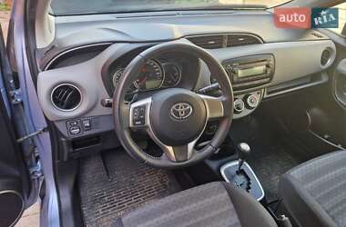 Хэтчбек Toyota Yaris 2016 в 