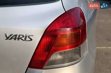 Хетчбек Toyota Yaris 2009 в 