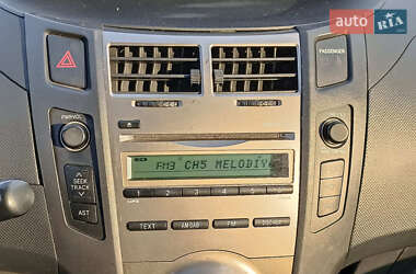 Хетчбек Toyota Yaris 2009 в 