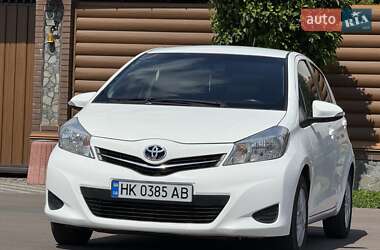 Хэтчбек Toyota Yaris 2013 в 