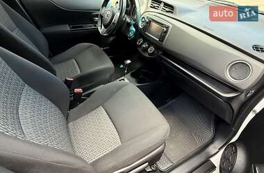 Хэтчбек Toyota Yaris 2013 в 