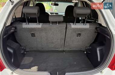 Хэтчбек Toyota Yaris 2013 в 
