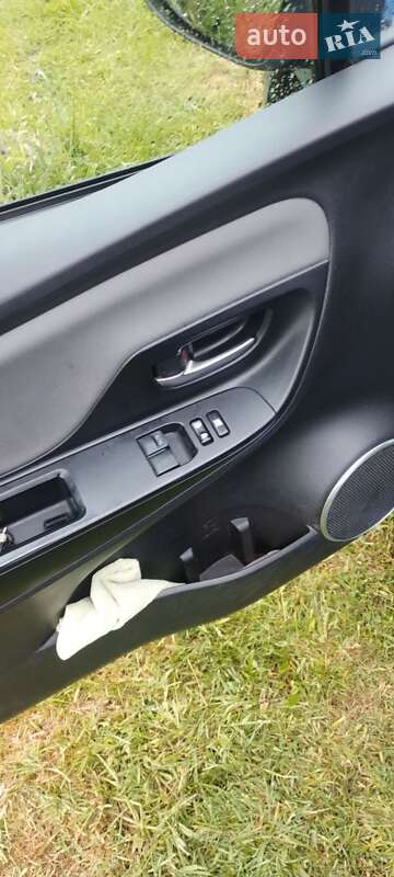 Хетчбек Toyota Yaris 2014 в Житомирі