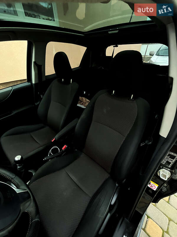 Хэтчбек Toyota Yaris 2012 в Мукачево