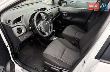 Хэтчбек Toyota Yaris 2013 в 