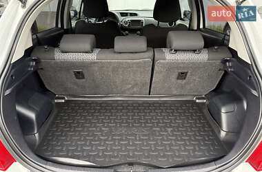 Хэтчбек Toyota Yaris 2013 в 
