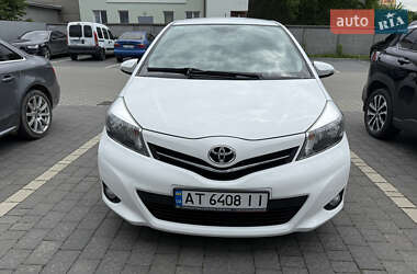 Хэтчбек Toyota Yaris 2013 в 