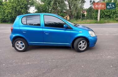 Хэтчбек Toyota Yaris 2003 в 
