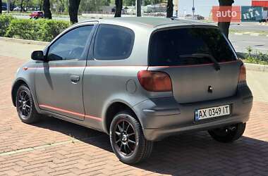 Хетчбек Toyota Yaris 2004 в 