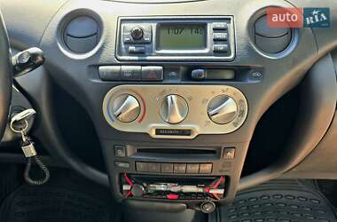 Хетчбек Toyota Yaris 2004 в 