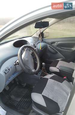 Хэтчбек Toyota Yaris 2000 в Зенькове