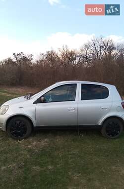 Хэтчбек Toyota Yaris 2000 в Зенькове