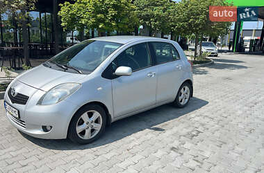 Хэтчбек Toyota Yaris 2006 в Николаеве