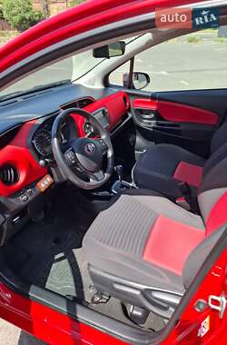 Седан Toyota Yaris 2014 в 