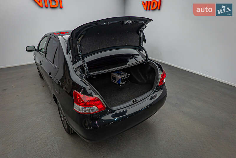 Седан Toyota Yaris 2007 в Києві