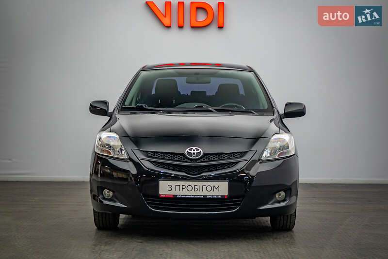 Седан Toyota Yaris 2007 в Києві