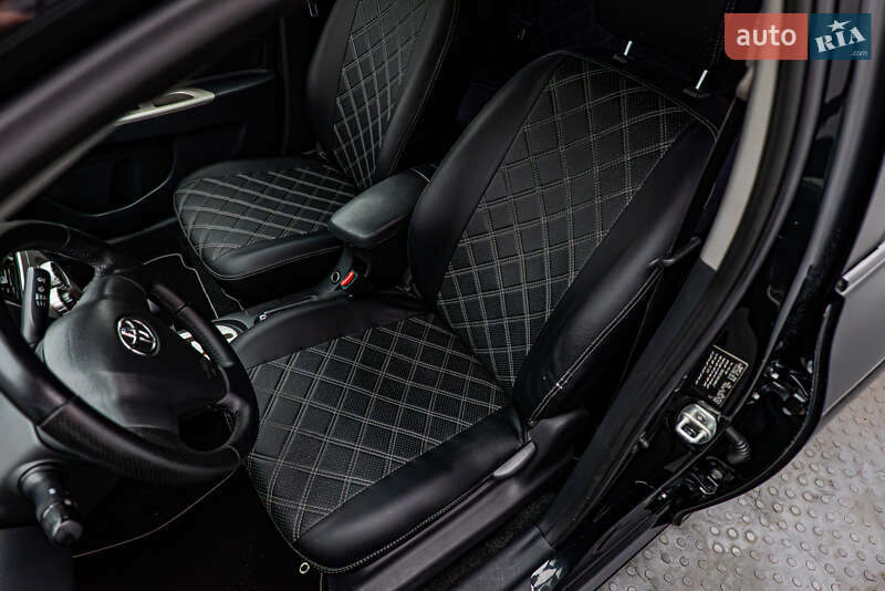 Седан Toyota Yaris 2007 в Києві