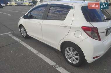 Хэтчбек Toyota Yaris 2013 в 