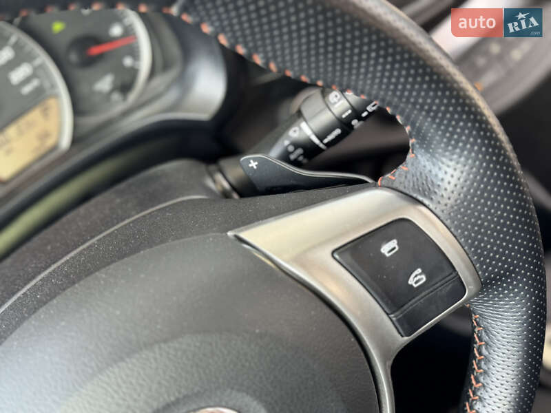 Хетчбек Toyota Yaris 2012 в Вінниці