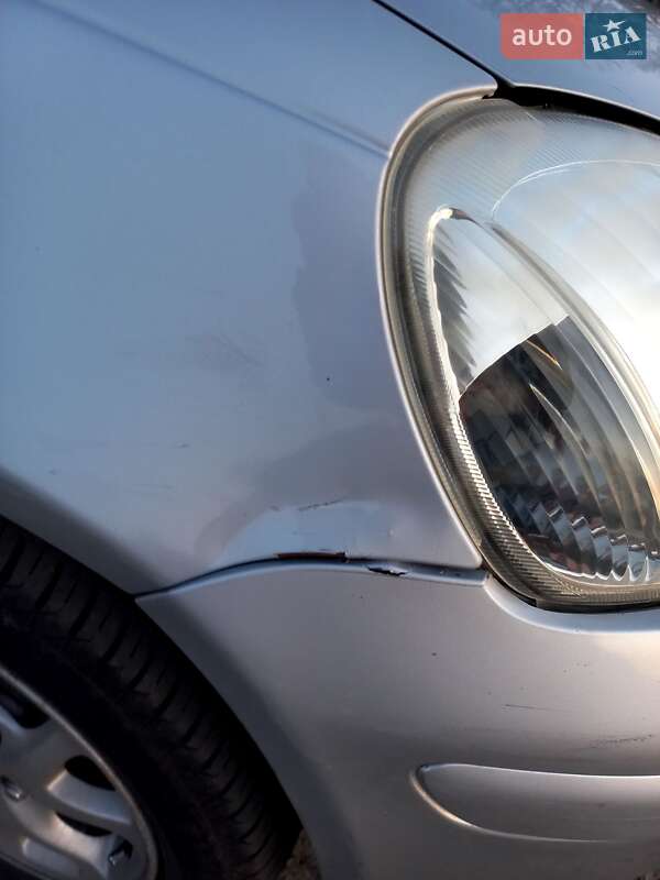 Хэтчбек Toyota Yaris 2003 в Малине