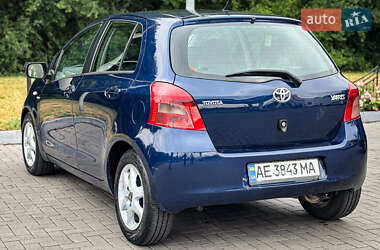 Хэтчбек Toyota Yaris 2007 в 