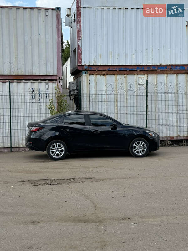 Седан Toyota Yaris 2017 в Полтаве