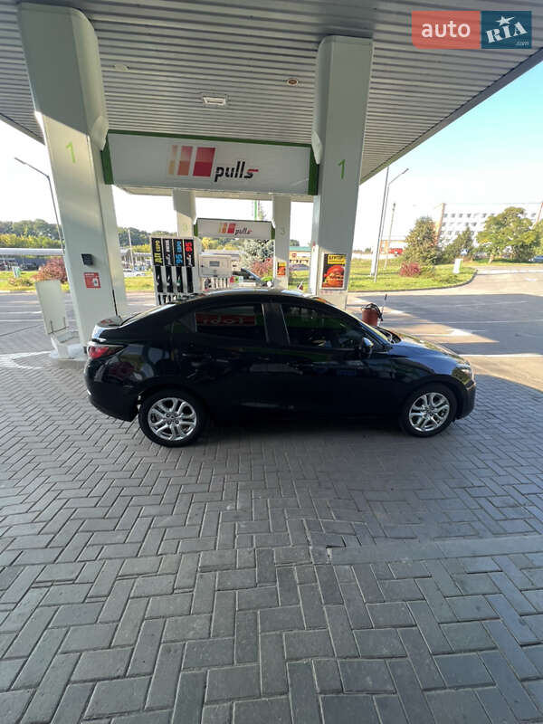 Седан Toyota Yaris 2017 в Полтаве