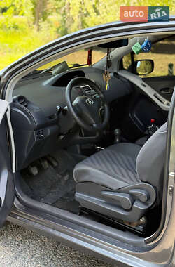 Хетчбек Toyota Yaris 2009 в 