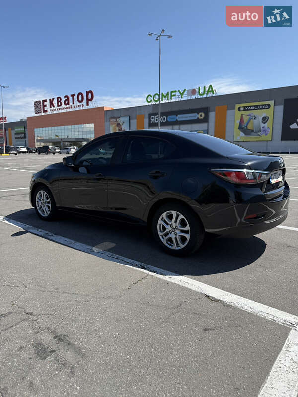Седан Toyota Yaris 2017 в Полтаве