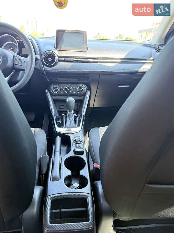 Седан Toyota Yaris 2017 в Полтаве