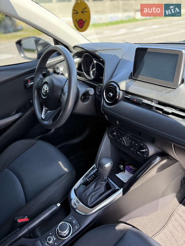 Седан Toyota Yaris 2017 в Полтаве