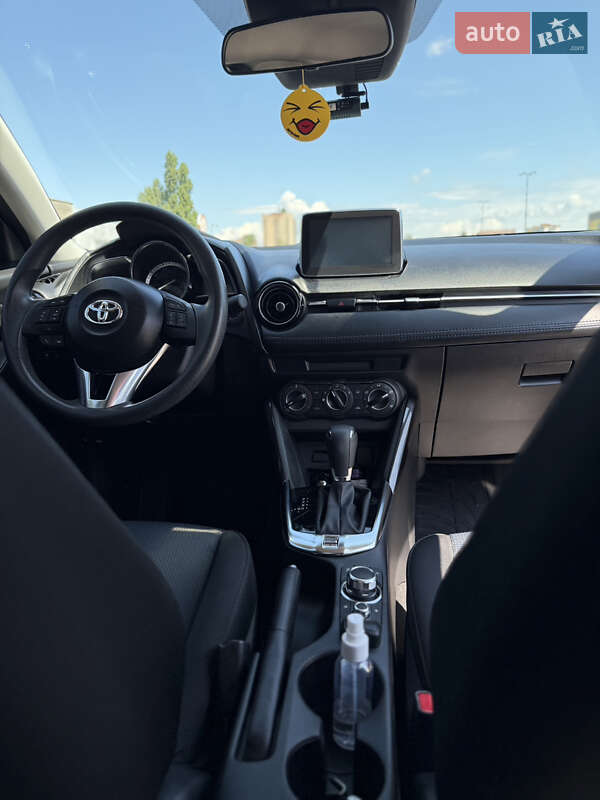 Седан Toyota Yaris 2017 в Полтаве