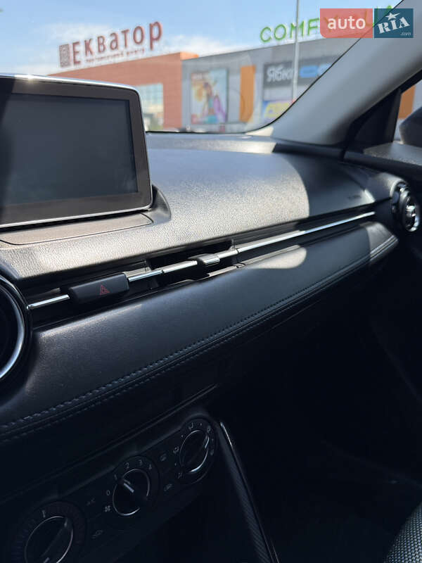 Седан Toyota Yaris 2017 в Полтаве