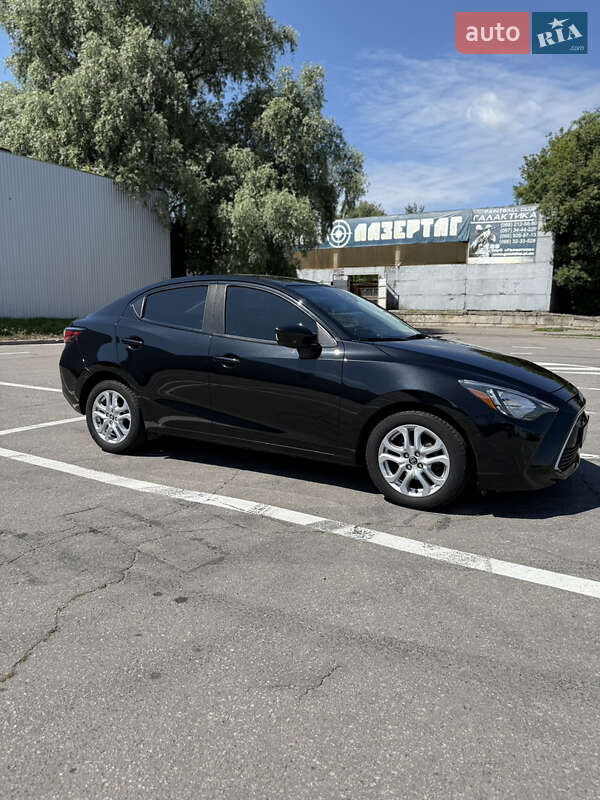 Седан Toyota Yaris 2017 в Полтаве
