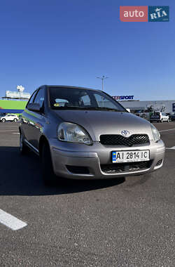 Хетчбек Toyota Yaris 2004 в Авангарді