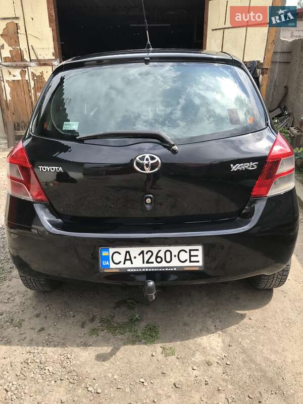 Хэтчбек Toyota Yaris 2011 в Умани