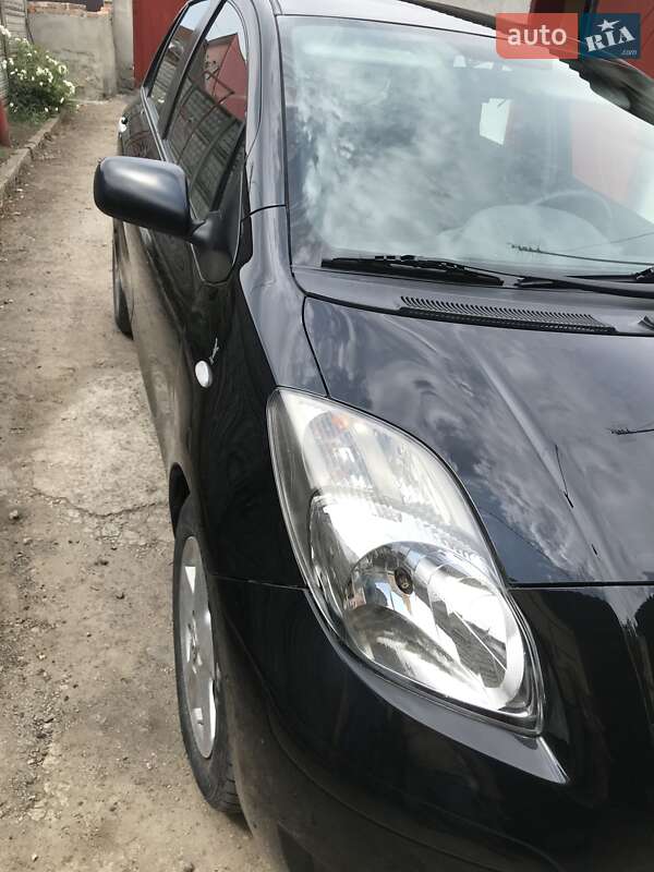 Хэтчбек Toyota Yaris 2011 в Умани