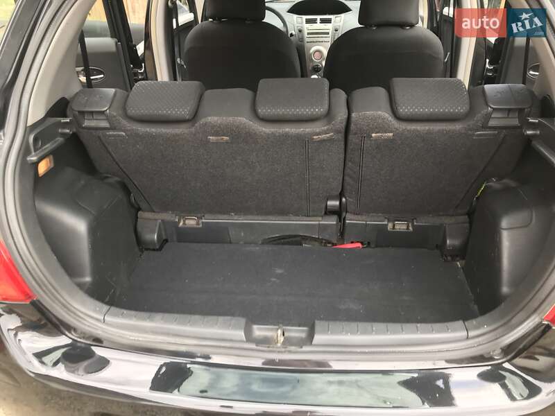Хэтчбек Toyota Yaris 2011 в Умани