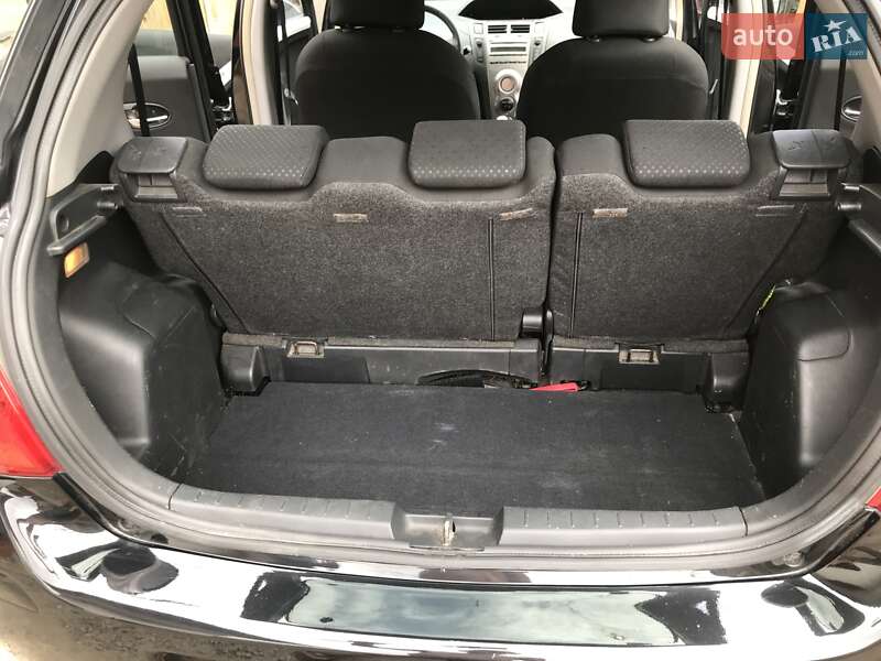 Хэтчбек Toyota Yaris 2011 в Умани