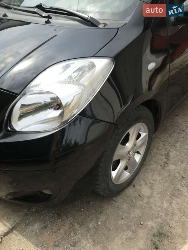 Хэтчбек Toyota Yaris 2011 в Умани