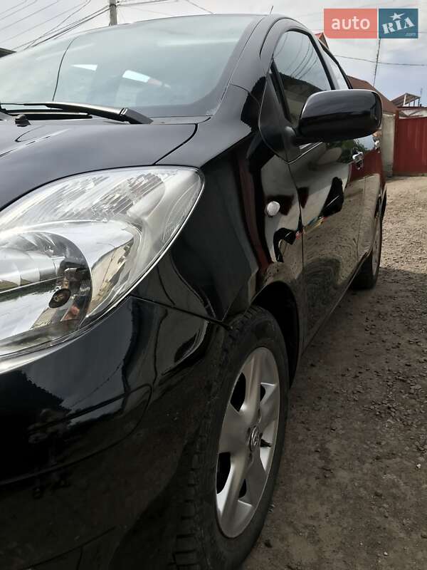 Хэтчбек Toyota Yaris 2011 в Умани
